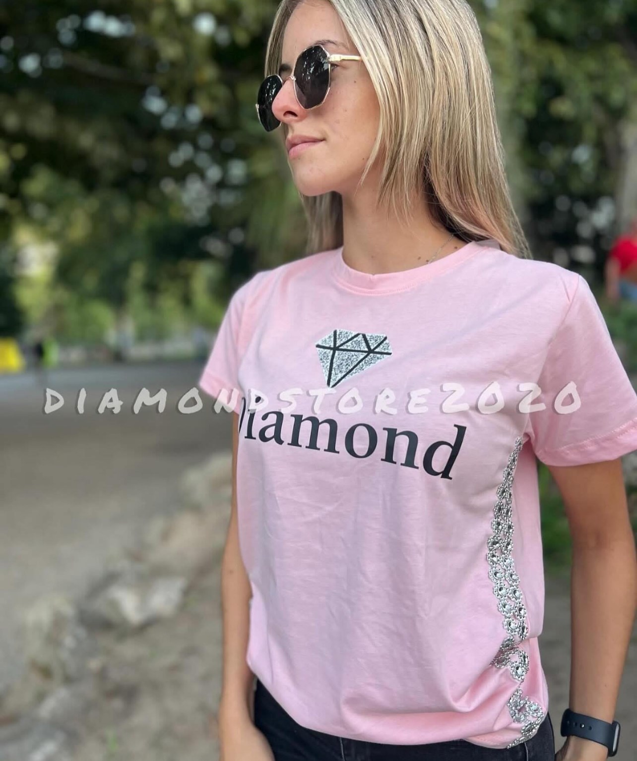 T-shirt diamond com brilhos laterais